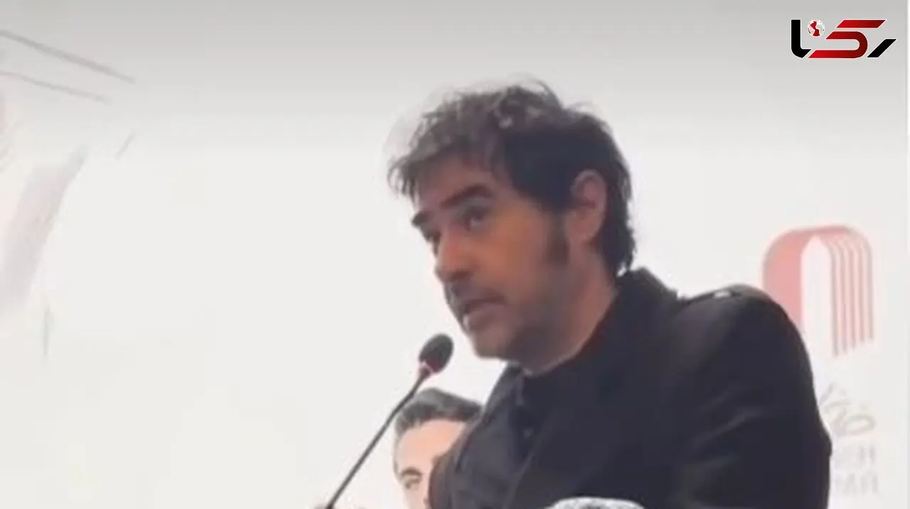 فیلم / بوسه شهاب حسینی بر دست پدر جواد گنجی جانباخته درحوادث دی ماه / آماده همه نوع همکاری برای آزادی بازداشتی ها هستم