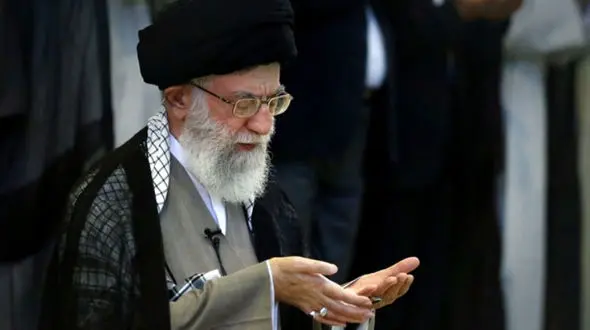  رهبر انقلاب بر پیکر آیت الله شاهرودی نماز اقامه می کنند