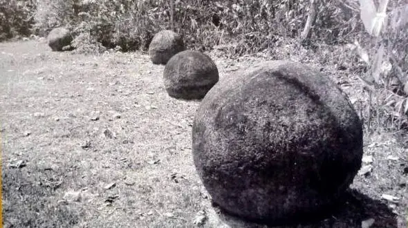 راز‌هایی درباره سنگ‌های اسرار آمیز / پای موجودات فضایی در میان است؟
