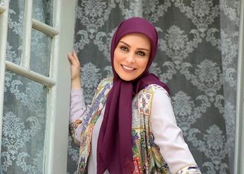 نگاهی به چیدمان منزل مجلل ماه‌چهره خلیلی بازیگر فقید سریال مختار نامه/ مبلمان سلطنتی، آینه منبت کاری شده، منشور کوروش و...