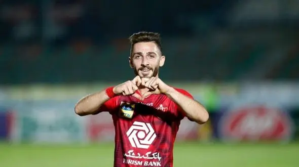 تصویری از مهدی عبدی گلزن اسبق پرسپولیس و همسرش یک روز  قبل عروسیشون