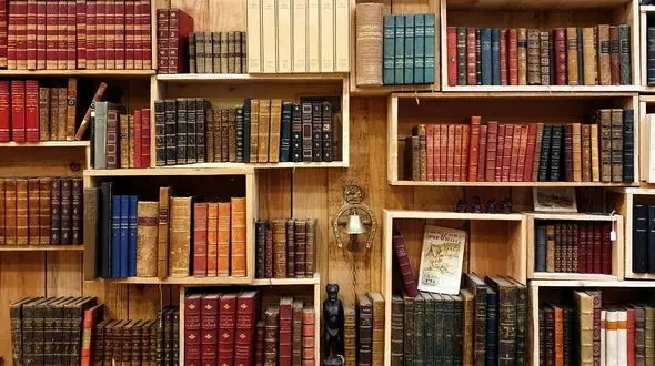  عکسی بی نظیر از« ذکاء الملک فروغی » در هنگام تدریس