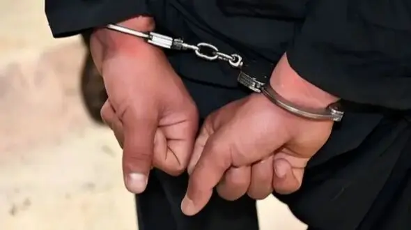 فیلم / زیباترین لحظه برای قاتلی که دو دختر کوچولو داشت / متهم توانست دخترانش را در آغوش بکشد و سایه سرشان بماند