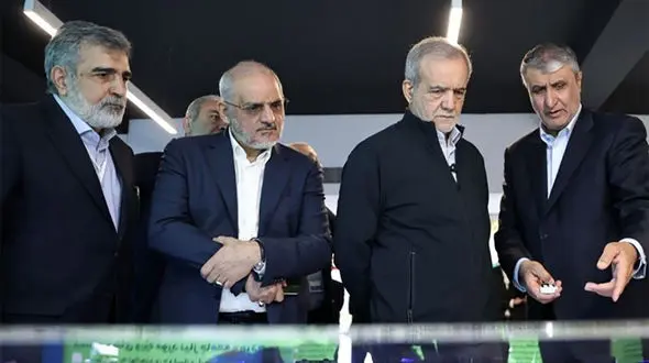 دیدار پزشکیان با مدیران ارشد صنعت هسته‌ای / دولت با تمام توان از توسعه صنعت هسته‌ای صلح‌آمیز کشور حمایت می‌کند