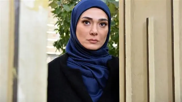 تیپ پاییزی مینا وحید بازیگر سریال 8 پا در ترکیه/ کت نارنجی رنگ با روسری بهاری+عکس