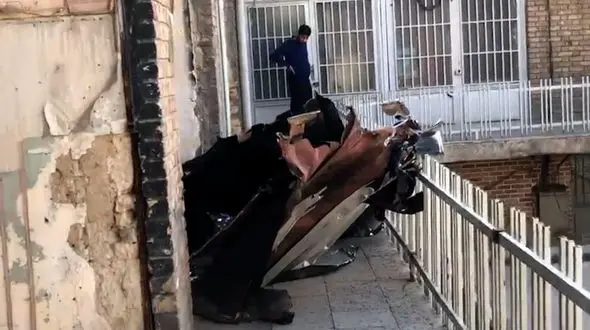 تخریب سقف مغازه های سرای سیگارچی توسط نیروهای شرکت پیمانکار  + فیلم