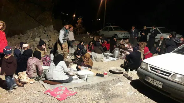 کمپین مردمی کمک به زلزله زدگان غرب کشور در سرای محلات ورودی غربی تهران