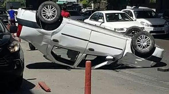 چپ کردن خودرو وسط تهران ! + عکس