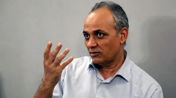 زیدآبادی : چرا بالاترین مقام نظامی کشور را با لحن طعنه‌آمیز به چالش می کشید؟