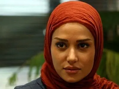 نگاهی به خانه ابدی پدر پریناز ایزدیار، مهناز فیلم زن و بچه با سنگ نوشته زیبایی از شعر حافظ/ روحش شاد و یادش گرامی+عکس