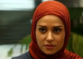 نگاهی به خانه ابدی پدر پریناز ایزدیار، مهناز فیلم زن و بچه با سنگ نوشته زیبایی از شعر حافظ/ روحش شاد و یادش گرامی+عکس