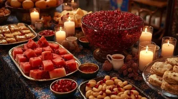 ایده‌ های جذاب تزئین سفره یلدایی 1404 با دسرها و کیک‌ های شگفت‌ انگیز