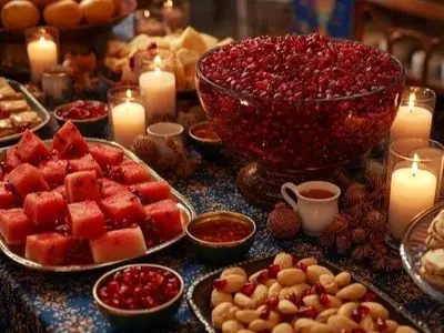 ایده‌ های جذاب تزئین سفره یلدایی 1404 با دسرها و کیک‌ های شگفت‌ انگیز
