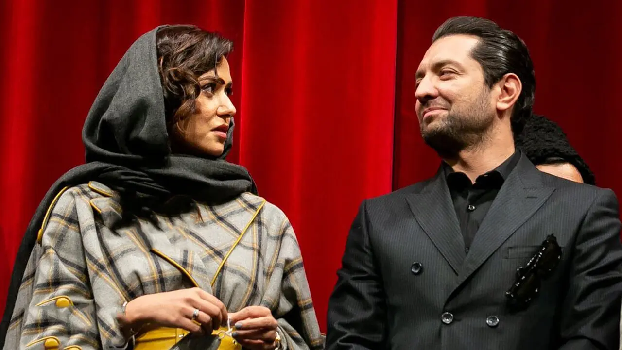 پیاده روی بهرام رادان و پریناز ایزدیار دست در دست هم در دشت و دمن