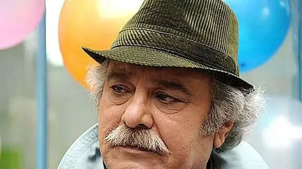 فیلم/ سکانسی از خوانندگی محمد کاسبی در سریال خوش‌رکاب