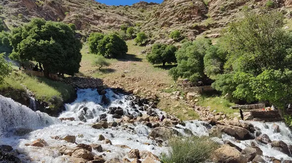 چشمه سرداب رستم‌ آباد کجاست؟ سفر به سردترین چشمه زاگرس