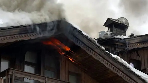 فیلم آتش سوزی هتل لوکس در شرایط برفی