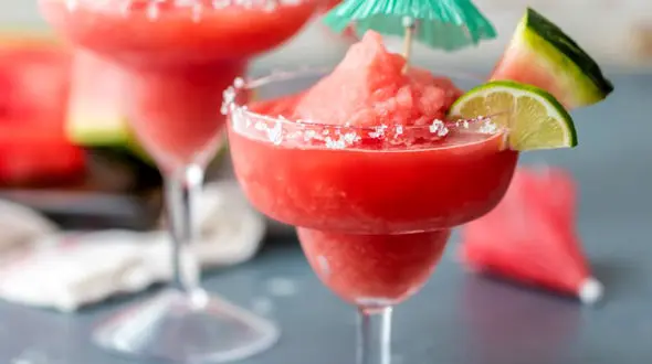 یخ در بهشت هندوانه نوشیدنی  روزهای گرم