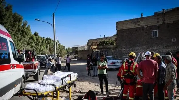 سقوط کارگر افغانی به چاه/ سطح هوشیاری اش پایین بود!+عکس