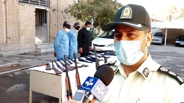 ترانزیت سلاح های جنگی در محموله خوراک آبزیان / در اصفهان فاش شد + عکس