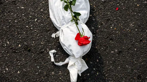 مرگ دلخراش ۲ کودک همزمان جلوی چشمان مادرشان ! + جزییات