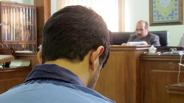 99 ضربه شلاق 3 سال زندان و کار اجباری در تبعیدگاه برای پسر شیطان / دختر جوان 4 روز زیر شکنجه های وحشتناک مانی بود+ عکس