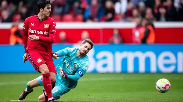 عملکرد فوق العاده سردار در بوندس لیگا/ تولد دوباره آزمون زیر نظر ژابی آلونسو+ فیلم