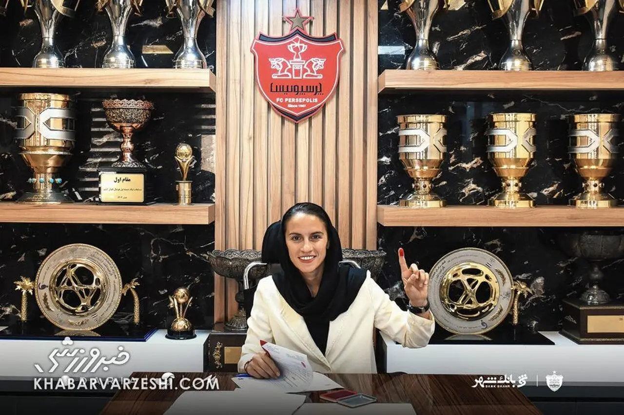 نیلوفر اردلان به عنوان سرمربی جدید تیم فوتبال زنان پرسپولیس معرفی شد + عکس