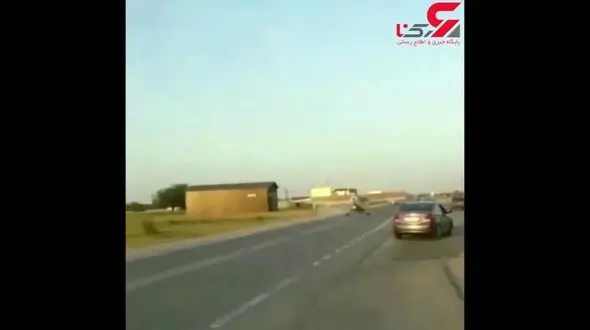 عجیب اما واقعی / تصادف هواپیما با ماشین سواری در خیابان! + فیلم