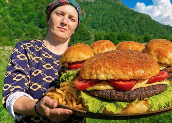 طعم واقعی غذای روستایی؛ دستور تهیه همبرگر در طبیعت آذربایجان + فیلم