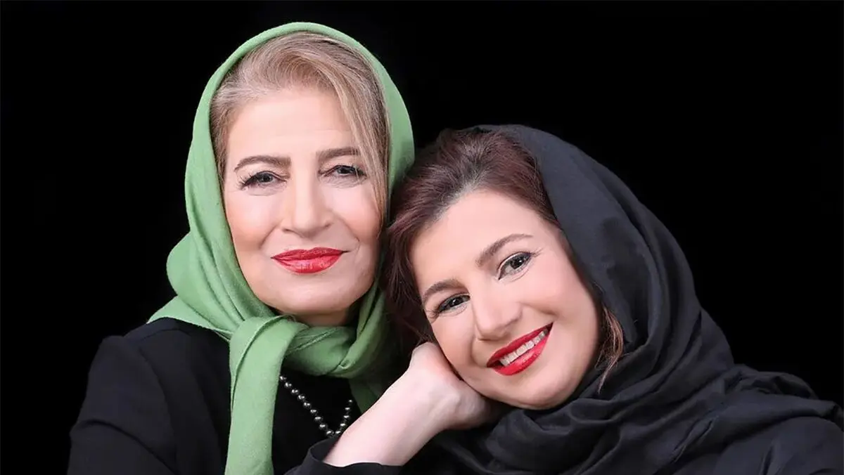 شوخی با سن و سال لیلی رشیدی توسط مادرش جلوی مردم / دخترم 70 سالشه