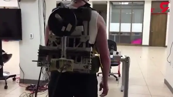 با این کوله پشتی موبایلتان را شارژ کنید