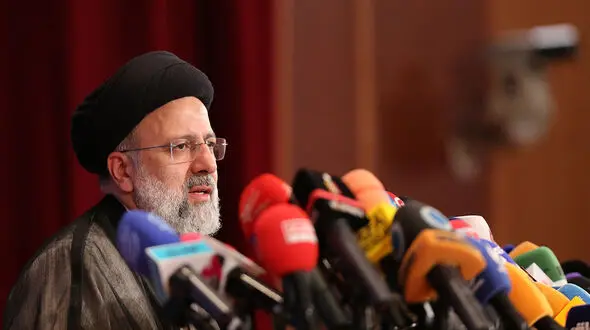  آیت‌الله رئیسی وارد مجلس شد 