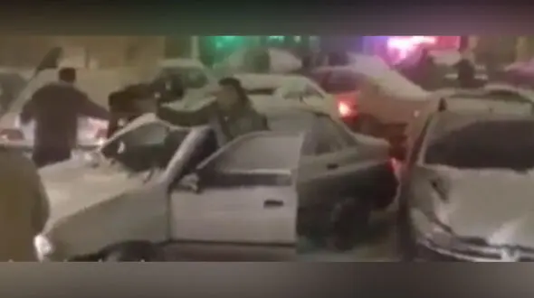 فیلم عجیب از  لحظه لیز خوردن و تصادف شدید خودروها در مراغه 