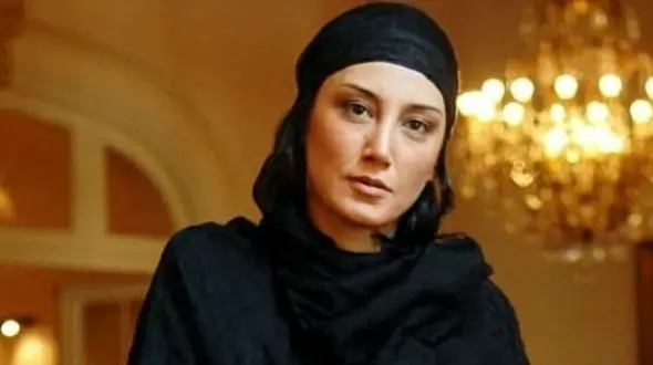 عکس؛ سفر به تاریخ؛ چهرۀ «هدیه تهرانی» در 26 سالگی در یکی از اولین فیلم‌هایش؛ سال 77 