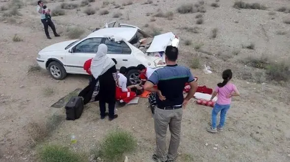 نجات یک خانواده از واژگونی خونین سمند / در یزد رخ داد + عکس