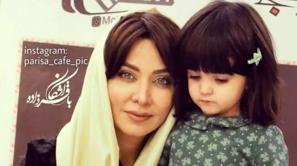 لحظه ای صمیمی از فقیهه سلطانی و دخترش در کنار گلاب آدینه / مادر و دختر زیبا و شبیه به هم