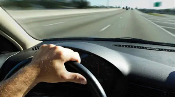 فیلم لحظه تعقیب و گریز پلیسی در جنوب تهران  / تبهکار خلاف جهت اتوبان می راند 