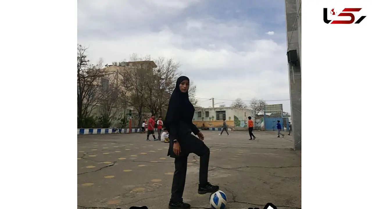 فیلم / حماسه خانم معلم فوتبالیست / دانش آموزان مات و مبهوت شدند