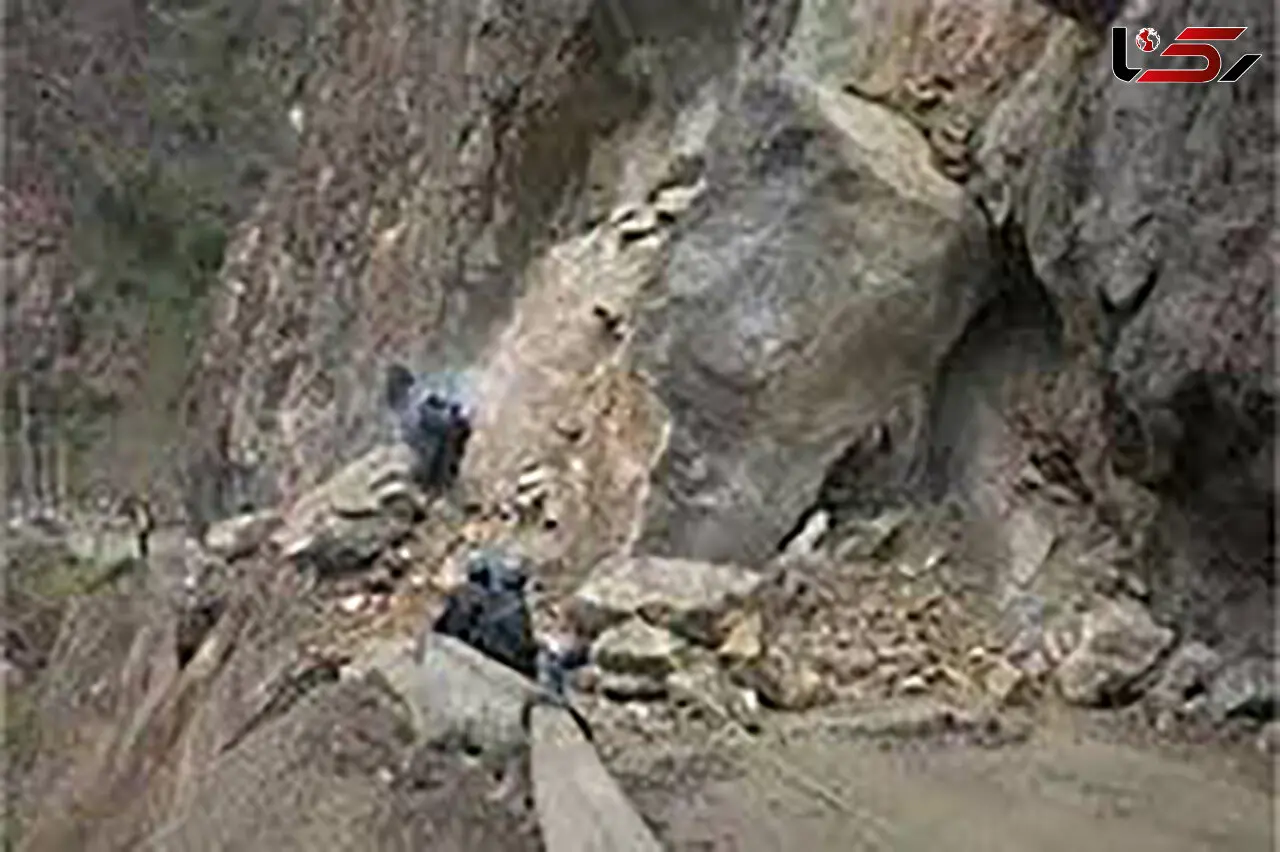 ریزش کوه در جاده چالوس 