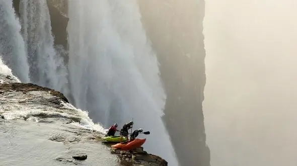 سلفی های خطرناک ماجراجویان نترسی که نفس را در سینه حبس می کند+عکس های دیدنی 