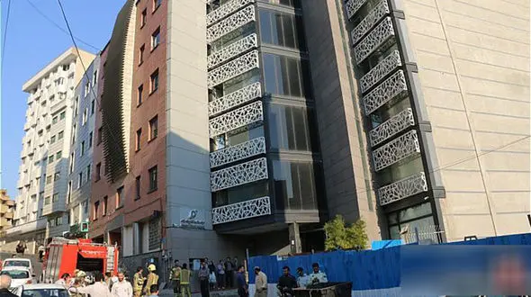 نجات 8 تهرانی از میان آتش و دود در پارک ساعی تهران + عکس