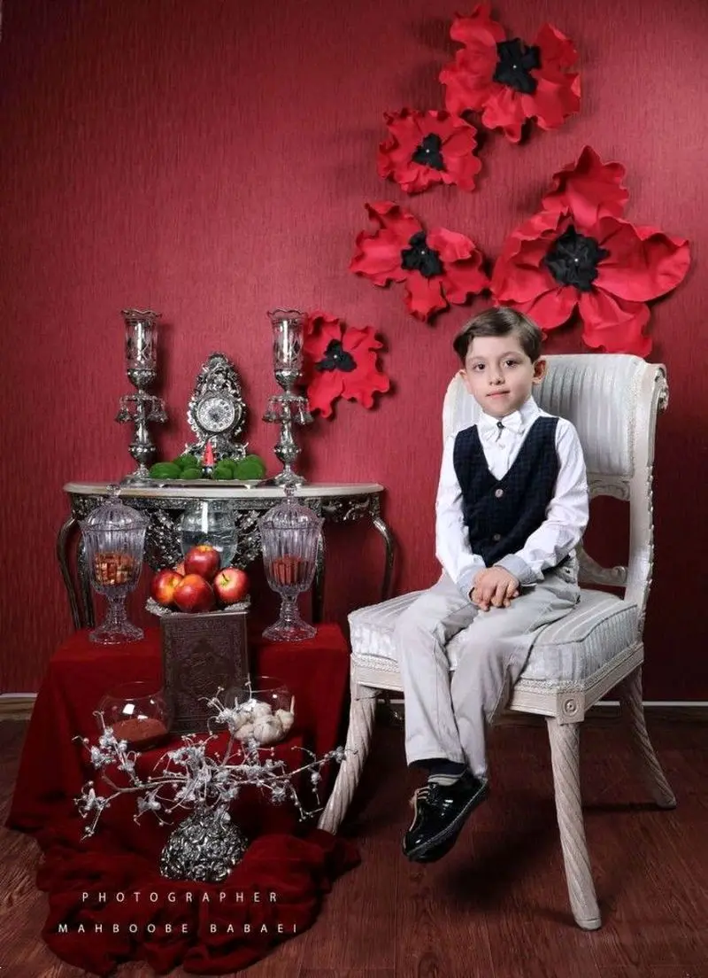 ژست عکس یلدا کودک | ژست عکس شب یلدا 1404 برای کودکان دخترانه و پسرانه آتلیه ای و در خانه