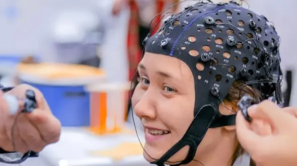 این کلاه افکار شما را می خواند! 