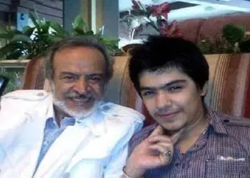 فیلم آواز جگرسوز / ضجه های پسر ایرج قادری خوابیده و دراز کش سرمزار پدرش ... اشک میریزه و آواز میخونه ... / روحش شاد