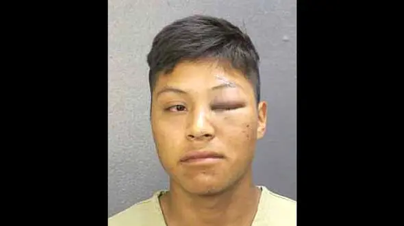 دست درازی به زن خارجی در خیابان + عکس