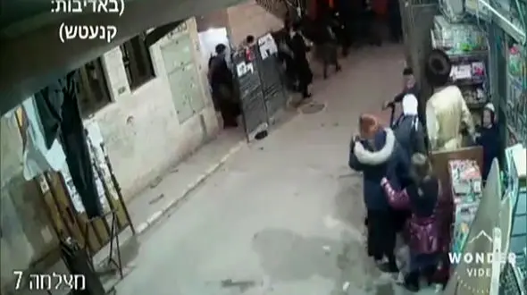 پرتاب بمب به سمت دختر ۸ ساله توسط پلیس رژیم صهیونیستی + فیلم