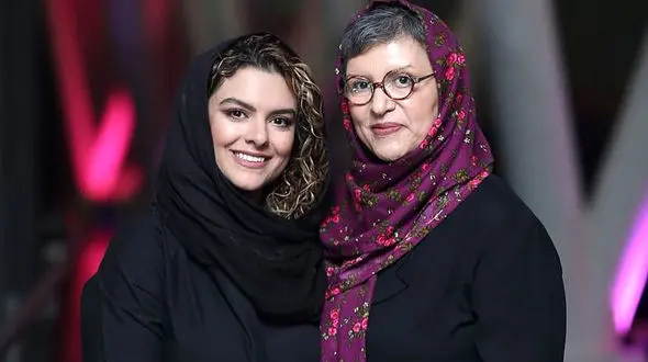 عکس سلفی دنیا مدنی در اینستاگرامش