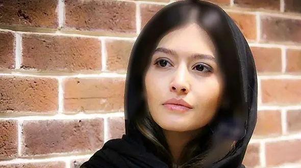 تیپ خاص پردیس احمدیه در پشت‌صحنه یک تئاتر