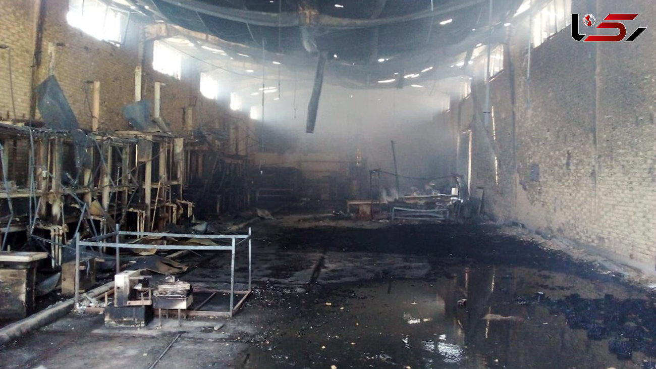 آتش‌سوزی گسترده در کارخانه یونولیت پاکدشت 